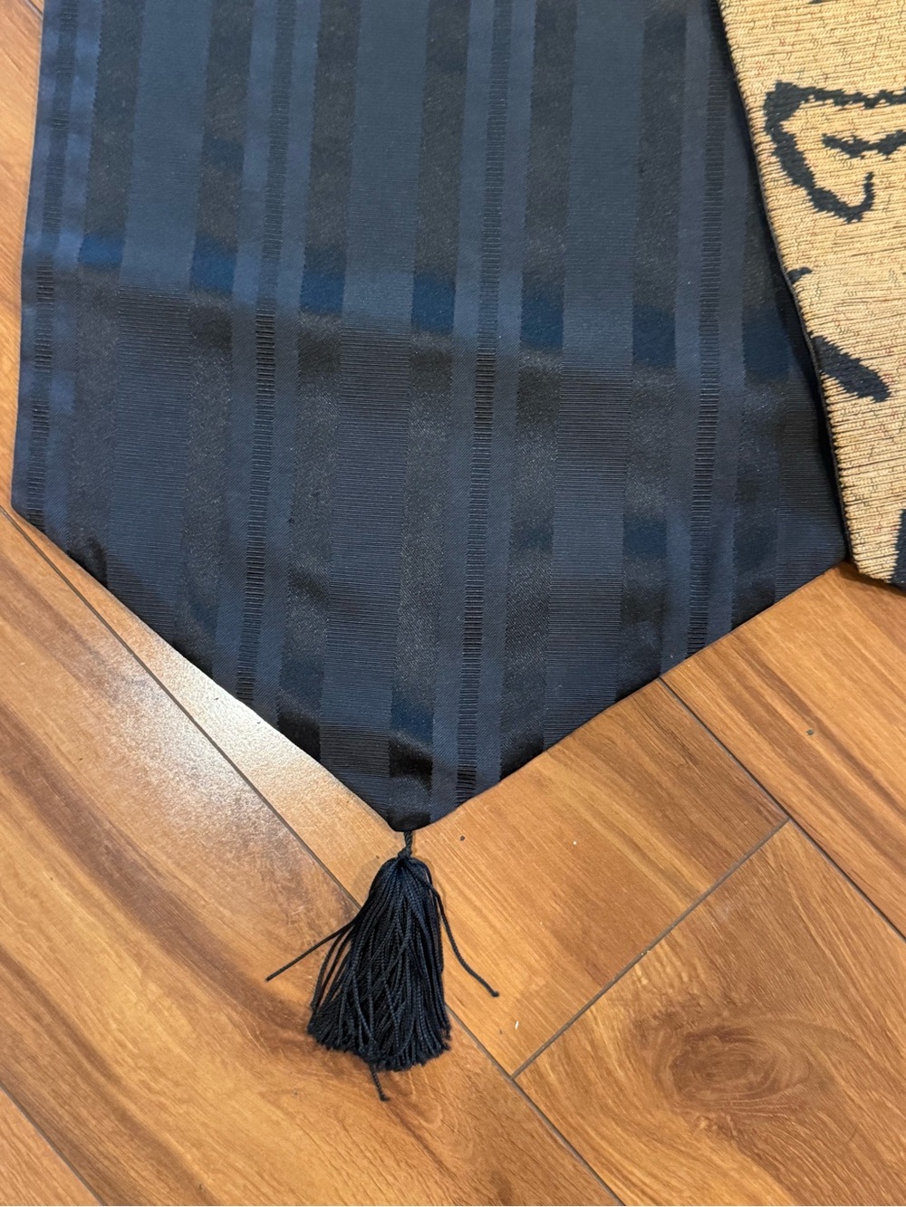 Table Runner - Picture 3 of 4